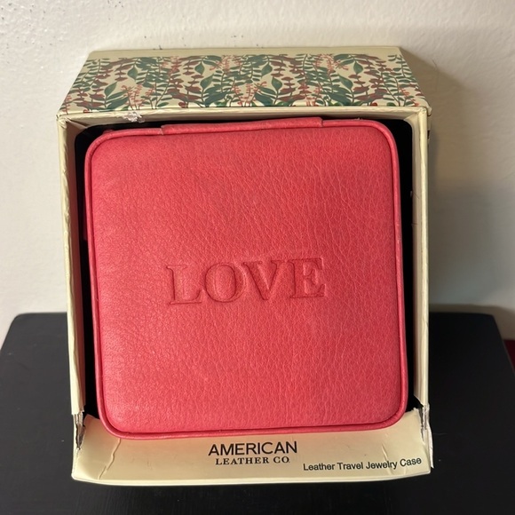 American Leather Co Pink Leather LOVE Travel Size Zip Square Jewelry Orgranizer - Picture 11 of 11